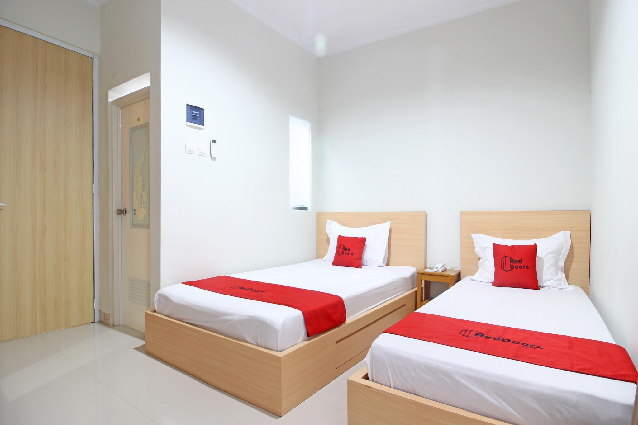 Reddoorz Near Amikom Yogyakarta Salakan Luaran gambar